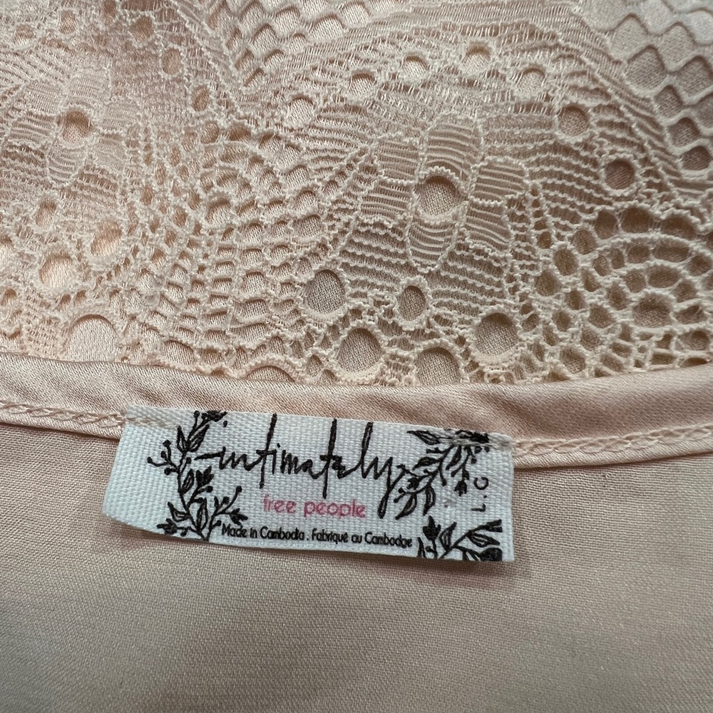 Intimately Free People Peach Blush Satin Lace Cami size L - Picture 4 of 6